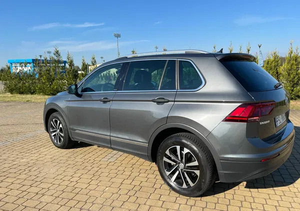 samochody osobowe Volkswagen Tiguan cena 94700 przebieg: 102300, rok produkcji 2020 z Uniejów